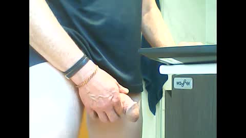 manu_481 online show from September 25, 2025, 3:27 pm