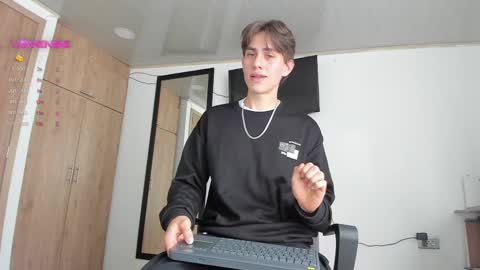 manucute 23  online show from February 28, 2025, 5:48 pm