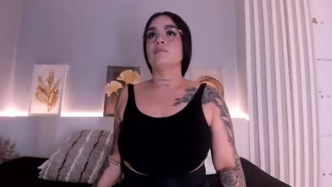 Snapshot of manuela_montes_ chatting on June 13, 2026, 12:25 pm manuela_montes_ online show from June 13, 2026, 12:25 pm