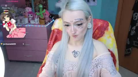 Manuela online show from April 16, 2026, 9:39 pm