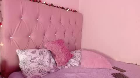 Snapshot of manumeow_ chatting on February 19, 2025, 9:36 pm Manu online show from February 19, 2025, 9:36 pm