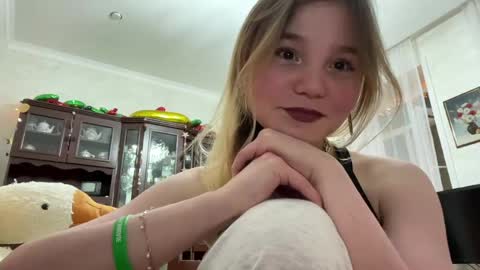 Snapshot of manvongxay chatting on May 30, 2026, 4:59 pm Emma online show from May 30, 2026, 4:59 pm