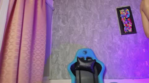 Snapshot of mara_friendboy chatting on January 24, 2025, 11:23 pm Mara online show from January 24, 2025, 11:23 pm