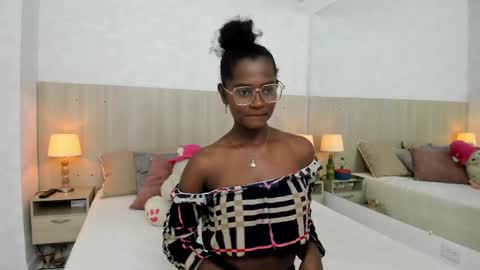 Mara Sinclair online show from June 7, 2026, 7:17 pm