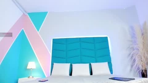 mara_winters_ online show from November 11, 2025, 12:16 pm