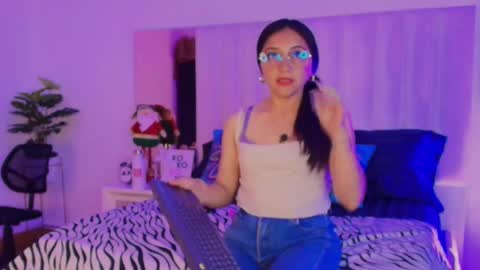 Mara online show from December 18, 2025, 8:37 pm