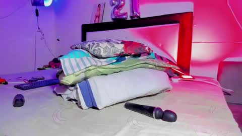 maralinette22 online show from January 17, 2025, 11:18 pm