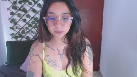 Snapshot of marce_bunny chatting on September 15, 2025, 5:46 pm Marcela  online show from September 15, 2025, 5:46 pm