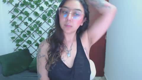 Snapshot of marce_bunny chatting on October 1, 2025, 1:44 am Marcela  online show from October 1, 2025, 1:44 am