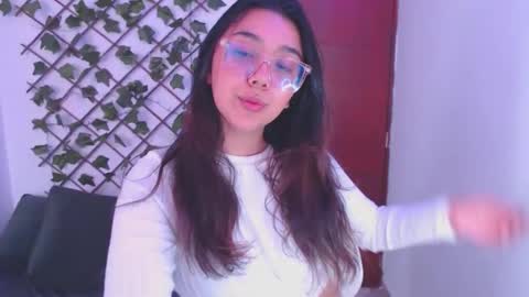 Marcela  online show from November 21, 2025, 5:33 pm