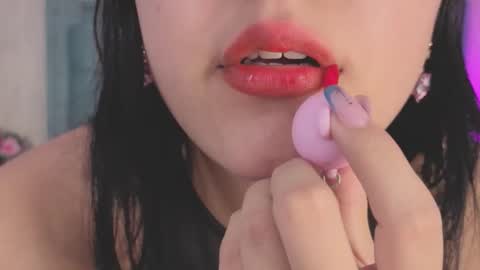 Marcela online show from November 18, 2025, 8:35 pm