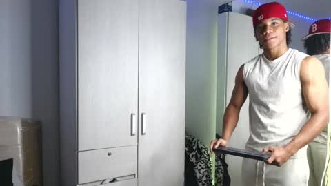 Snapshot of marcelo_dosantos77 chatting on October 23, 2025, 2:27 pm MARCELO online show from October 23, 2025, 2:27 pm