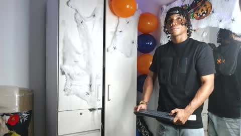 Snapshot of marcelo_dosantos77 chatting on November 3, 2025, 5:52 am MARCELO online show from November 3, 2025, 5:52 am