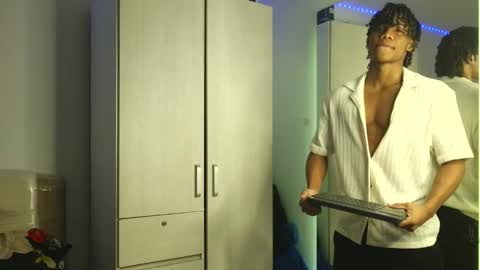 Snapshot of marcelo_dosantos77 chatting on November 23, 2025, 1:00 pm MARCELO online show from November 23, 2025, 1:00 pm