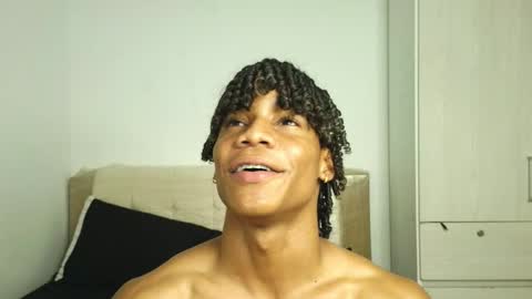 Snapshot of marcelo_dosantos77 chatting on January 12, 2026, 9:42 pm MARCELO online show from January 12, 2026, 9:42 pm