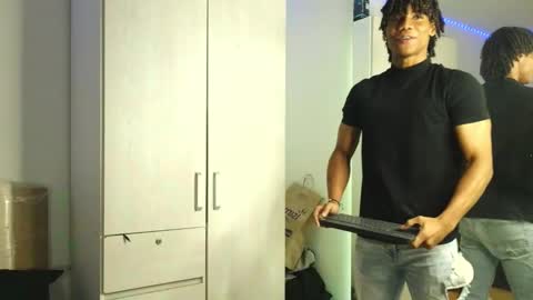 Snapshot of marcelo_dosantos77 chatting on January 14, 2026, 4:18 am MARCELO online show from January 14, 2026, 4:18 am