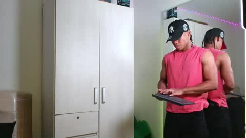 Snapshot of marcelo_dosantos77 chatting on February 22, 2026, 7:45 pm MARCELO online show from February 22, 2026, 7:45 pm