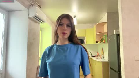 Snapshot of marcielongsdorf chatting on June 21, 2026, 11:02 am Mari online show from June 21, 2026, 11:02 am