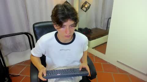 Snapshot of marcoviolet chatting on July 10, 2026, 7:38 pm marcoviolet online show from July 10, 2026, 7:38 pm