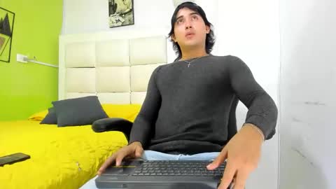 marcuxxx_colpass_ online show from May 12, 2026, 2:19 am