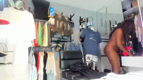 Mareia online show from October 17, 2025, 7:05 pm