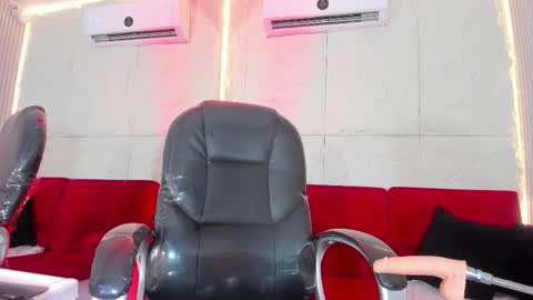 Marelyn online show from February 20, 2026, 5:02 pm