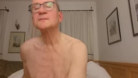 marginalie online show from December 15, 2025, 4:33 pm