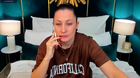 Snapshot of margobloom chatting on December 4, 2025, 12:25 pm Margo online show from December 4, 2025, 12:25 pm