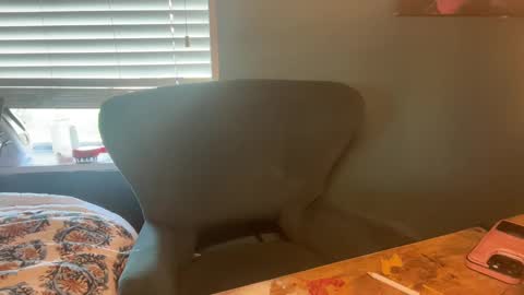 Elle online show from September 26, 2025, 1:48 pm