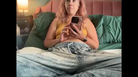 Elle online show from September 28, 2025, 10:26 pm