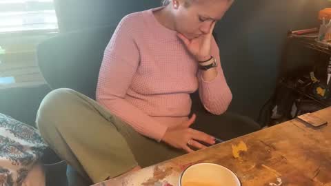 Elle online show from September 29, 2025, 2:11 pm