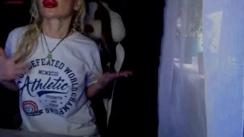 Snapshot of margoo_77 chatting on December 21, 2025, 4:08 am Margoo online show from December 21, 2025, 4:08 am