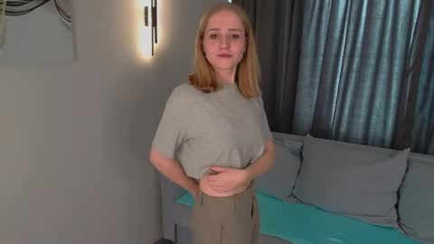 Snapshot of maria_carroll chatting on May 22, 2026, 2:33 pm Delia online show from May 22, 2026, 2:33 pm