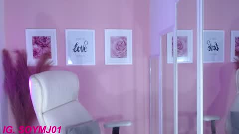  Instagram soymj01 online show from December 19, 2024, 12:12 pm