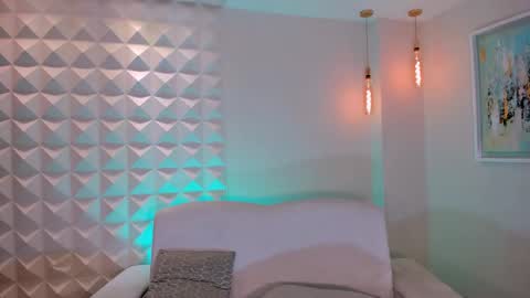 MARIA HERRERA  online show from March 6, 2026, 10:17 pm