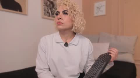 Marian online show from February 17, 2026, 7:09 pm