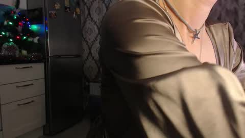 MarianaMur online show from December 18, 2025, 7:14 am