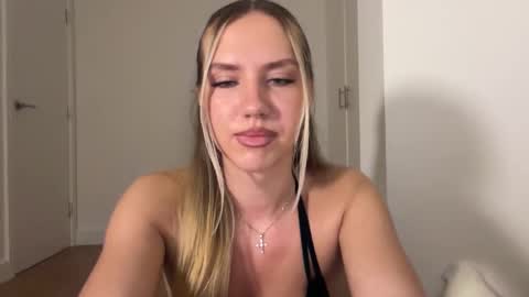 Snapshot of mariareev chatting on December 14, 2025, 12:38 am mariareev online show from December 14, 2025, 12:38 am