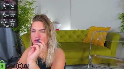 Mariel online show from November 18, 2025, 1:22 am