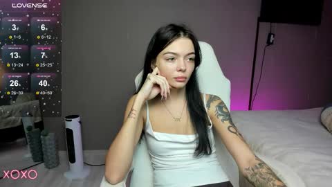 Snapshot of mariella__adams chatting on October 8, 2025, 1:42 pm Maria  online show from October 8, 2025, 1:42 pm