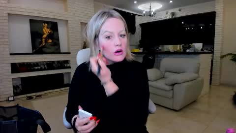 mariemlui online show from February 17, 2026, 7:49 am