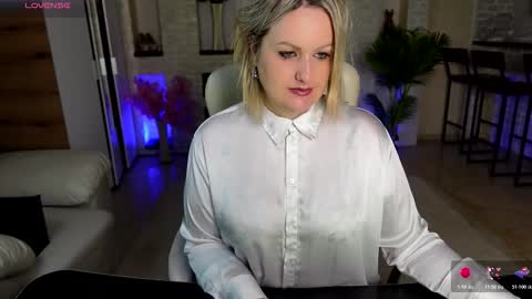 mariemlui online show from March 16, 2026, 3:38 pm