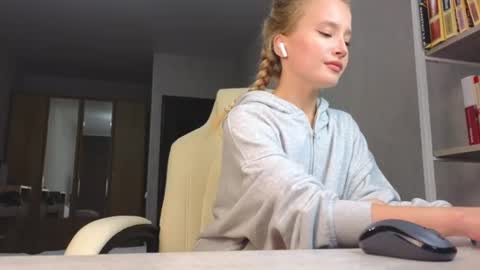 Snapshot of marietta__castro chatting on July 9, 2026, 5:17 pm Marietta online show from July 9, 2026, 5:17 pm
