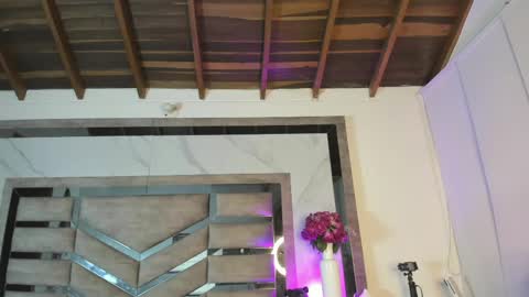 Marihana online show from April 15, 2026, 9:15 pm