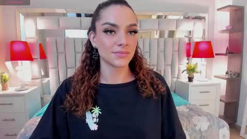 mariiahneedles online show from October 8, 2025, 10:51 pm