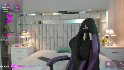 mariiahneedles online show from April 15, 2026, 12:06 am