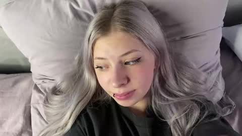 Mariko and Rin online show from January 24, 2025, 10:53 am