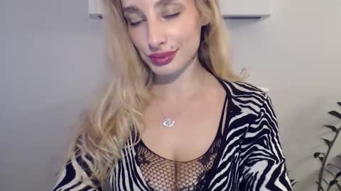 MarilynDevilish online show from December 17, 2024, 9:38 pm