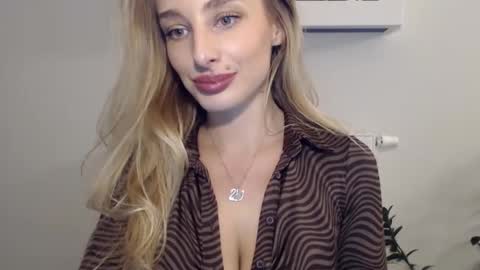 MarilynDevilish online show from December 19, 2024, 3:41 pm