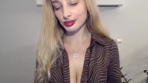 MarilynDevilish online show from December 19, 2024, 6:45 pm